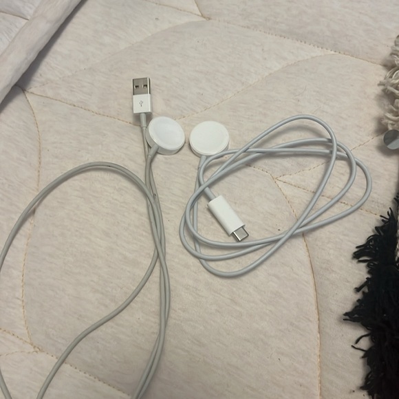 Rose Gold Apple Watch SE 40 mm - Picture 8 of 10